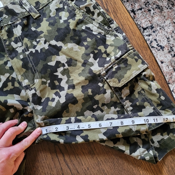 Amazon Essentials Olive Green Camouflage Cargo Shorts Size Men's 38 NEW - Picture 7 of 10